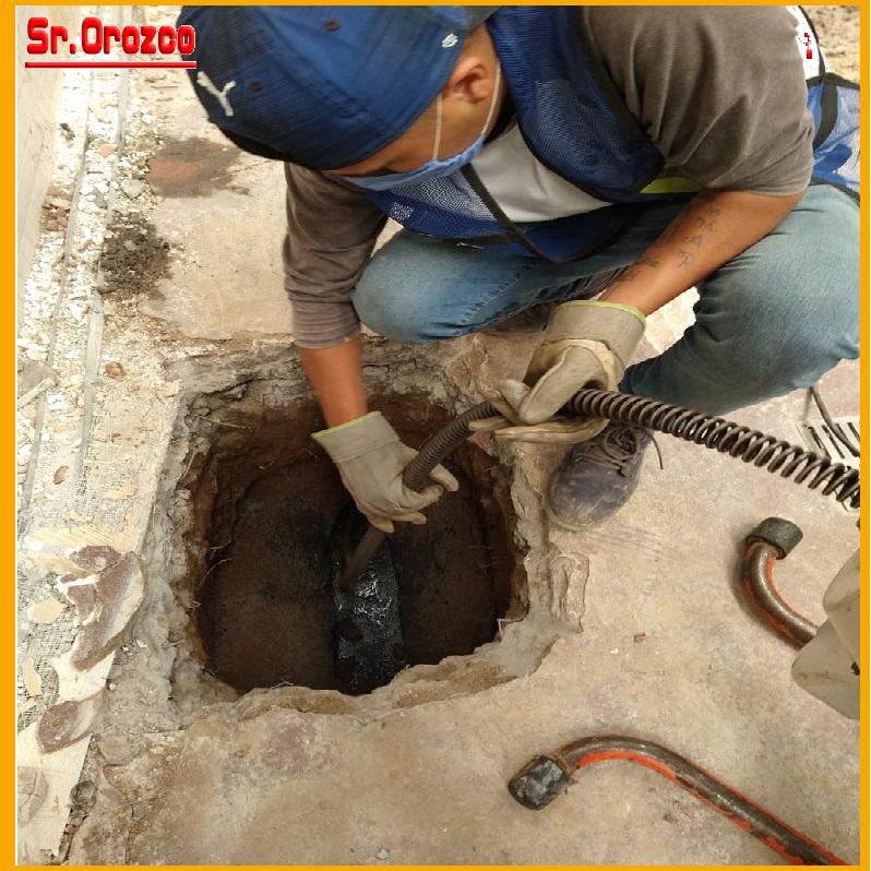 Mantenimiento y servicio de fontaneria desazolve destape de drenajes en la colonia Agua Bendita