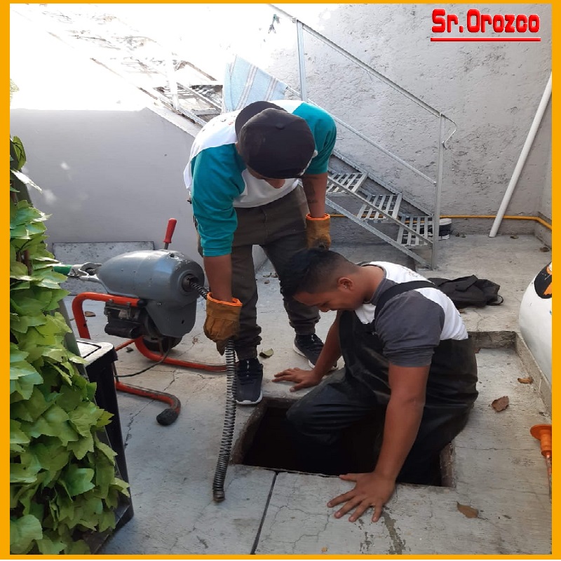 Mantenimiento y servicio de fontaneria desazolve destape de drenajes en la colonia Abdias García Soto