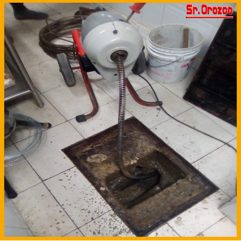 Mantenimiento y servicio de fontaneria desazolve destape de drenajes en la colonia Janitzio